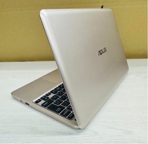 Asus E200HA Windows 10 Home Atom x5-Z8350 4GB SSD64GB