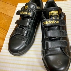 adidasスニーカー