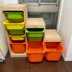 おもちゃの収納ボックスの画像