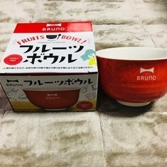 フルーツボールとマグカップのセットの画像