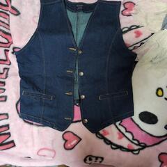 少し大きめのジーンズ　スカート、ボトム、ベストの画像