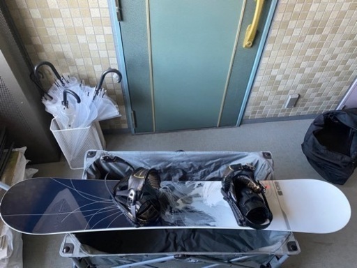 スノーボードの板とブーツ