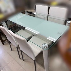 J3197 現行販売品 アーバンスタイリッシュ ガラストップダイニングテーブル ガラスダイニングテーブル  椅子4脚付 モダンスタイリッシュテーブル 新品参考価格60,390円 クリーニング済み