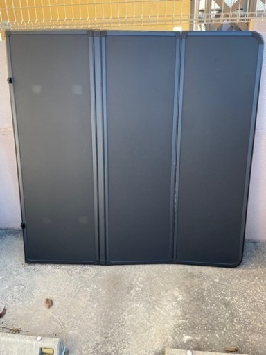 ハイラックス用　折りたたみ式ハードトノカバー