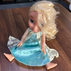 コストコ ドール 人形 エルサの画像