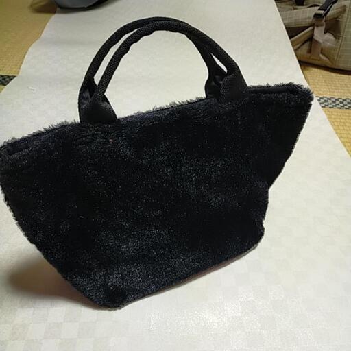 値下げしました！新品　ファートートバッグ　ハンドバッグ　ブラック　黒