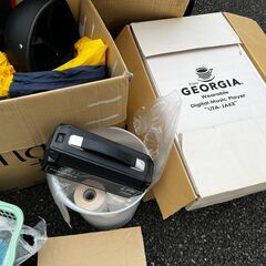 【本日中引取無料】衣類・バッグ・エアコン工事用品・雑貨・ポーターブル発電機 などの画像