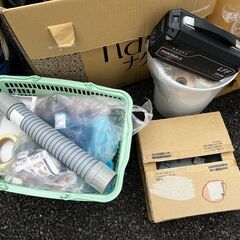 【本日中引取無料】衣類・バッグ・エアコン工事用品・雑貨・ポーターブル発電機 などの画像
