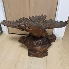 鷲か鷹の置物