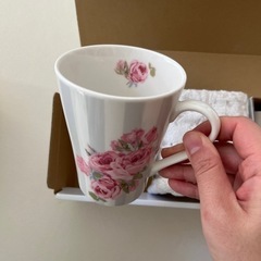 ローラアシュレイ　マグカップとミニタオルのセットの画像