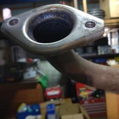 プリウス用マフラーです。の画像