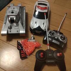 パトカーと戦車のラジコン