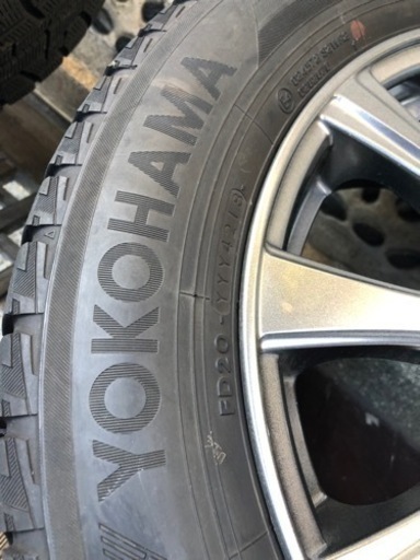 プリウスα スタッドレス　４本セット