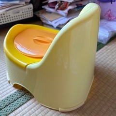 すわるオマルの画像