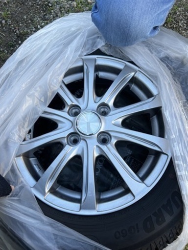 スタットレスタイヤホイール付き4本セット　165/70R14  2022年12月購入　3ヶ月のみ使用