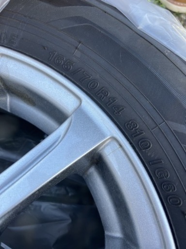 スタットレスタイヤホイール付き4本セット　165/70R14  2022年12月購入　3ヶ月のみ使用