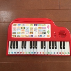 おもちゃのピアノの画像