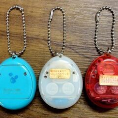 ジャンク扱い 当時物 たまごっち 3台セット スケルトン 初期 ブルー レッド ホワイト レトロ 携帯ゲーム おもちゃ 札幌市 中央区 南12条の画像