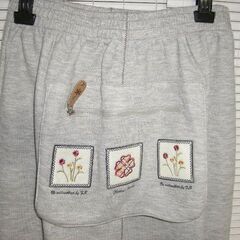 新品　後ろに便利な入れ物ついています　ジャージスカート　服の画像