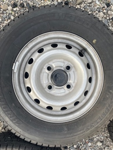 決まりました　三菱純正ホイール付きブリヂストンスタッドレスW300   145/80R12  80/78  (145R12　6PRと同