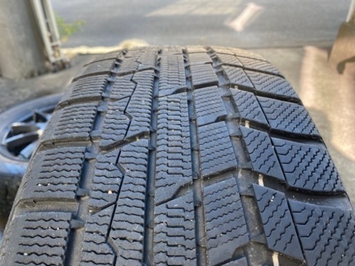 【取りに来ていただける方限定】TOYO TIRE スタッドレスタイヤ225/60R17 990