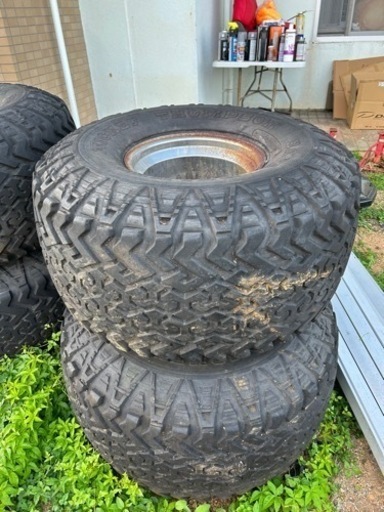 サバーバンに付いていた大きいタイヤ4本セット