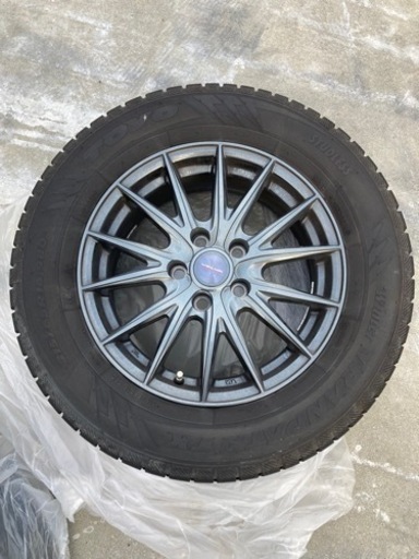 スタッドレスタイヤ　ホイール付き　16インチ