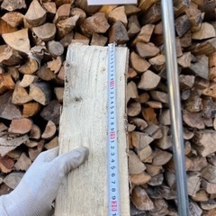 💥 早い者勝ち！💥🔥 激安‼️ 🔥 🌲 薪 約10〜12Kg 束 🌲 💧 含水率 5〜15％ 程度の画像