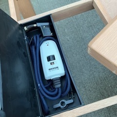 【売約済】こたつ　テーブル　肘掛け、キャスター付イス2点セットの画像