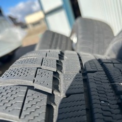 【19年製】215/65R16 スタッドレスタイヤの画像