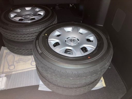 ハイエース　新車外し　タイヤ4本セット