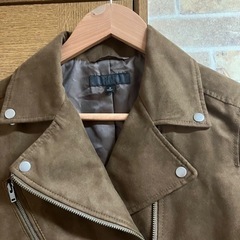 UNIQLO ユニクロ 茶色のライダースジャケットの画像