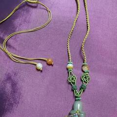 玉 ペンタント ネックレスの画像