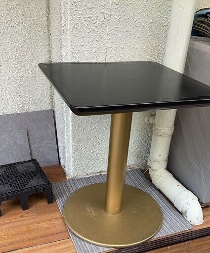 ５０ｃｍ角のテーブル ②　￥￥2,000
