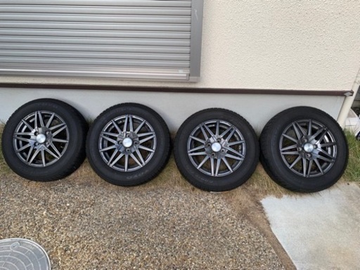 スタッドレスタイヤ（ホイール付）4本　TOYOTAアクア使用