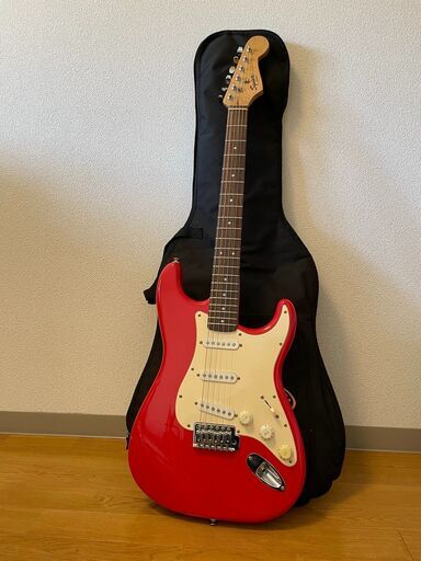 スクワイヤ ストラトキャスターエレキギターとアンプ