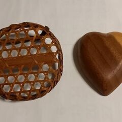 アクセサリー·お菓子入れ◾木製ハート形　竹かご持ち手付き◾の画像