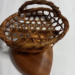 アクセサリー·お菓子入れ◾木製ハート形　竹かご持ち手付き◾の画像