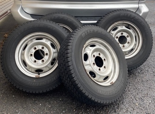 今だけ値下げ2020年製！バン用スタッドレス　195/80R.15 バリ山　ハイエース、キャラバン　ブリザック ハイエース　キャラバン等