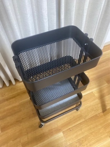 IKEAの移動式スチールワゴン大