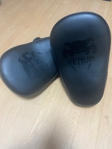 VENUM キックミットセット