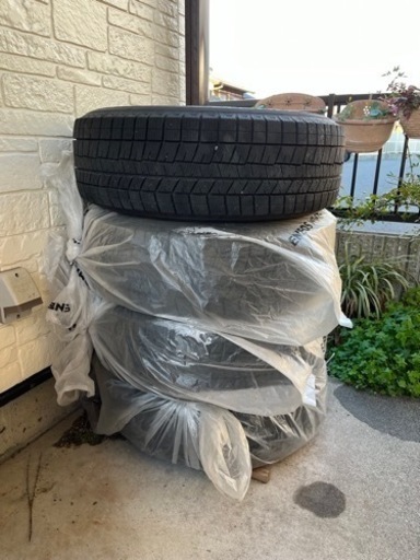 美品スタッドレスタイヤ 195/65R15ワンシーズンのみ使用