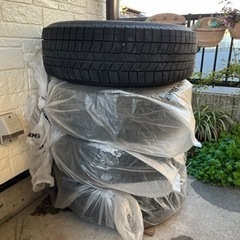 美品スタッドレスタイヤ 195/65R15ワンシーズンのみ使用