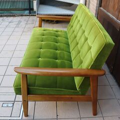 人気のカリモク60よりモケットグリーン Kチェアー 2シーターです！北欧