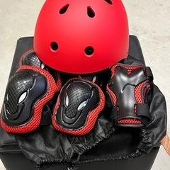 幼児用保護具セット　ヘルメットなど。
