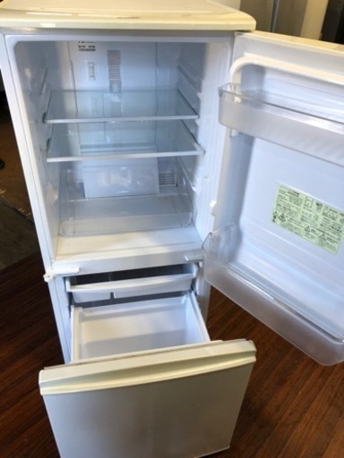 北九州市内配送無料　保証付き　シャープ 冷蔵庫 小型 2ドア つけかえどっちもドア 137L ホワイト SJ-D14C-W
