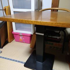 カフェテーブルセット（テーブル：１　椅子：３）