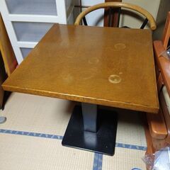 カフェテーブルセット（テーブル：１　椅子：３）の画像