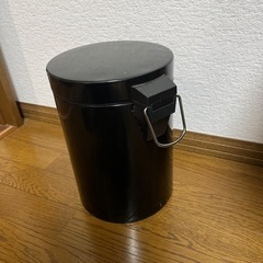 ゴミ箱の画像