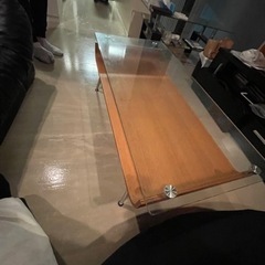 ガラステーブルの画像